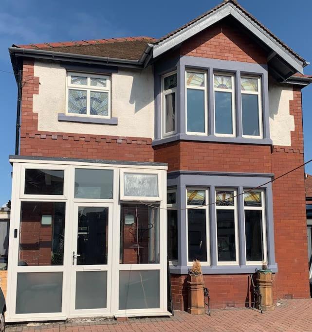 Family Holiday Home Blackpool Exterior photo