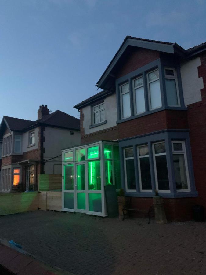 Family Holiday Home Blackpool Exterior photo