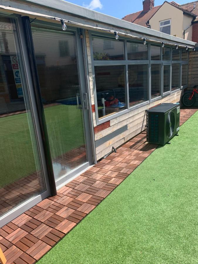 Family Holiday Home Blackpool Exterior photo